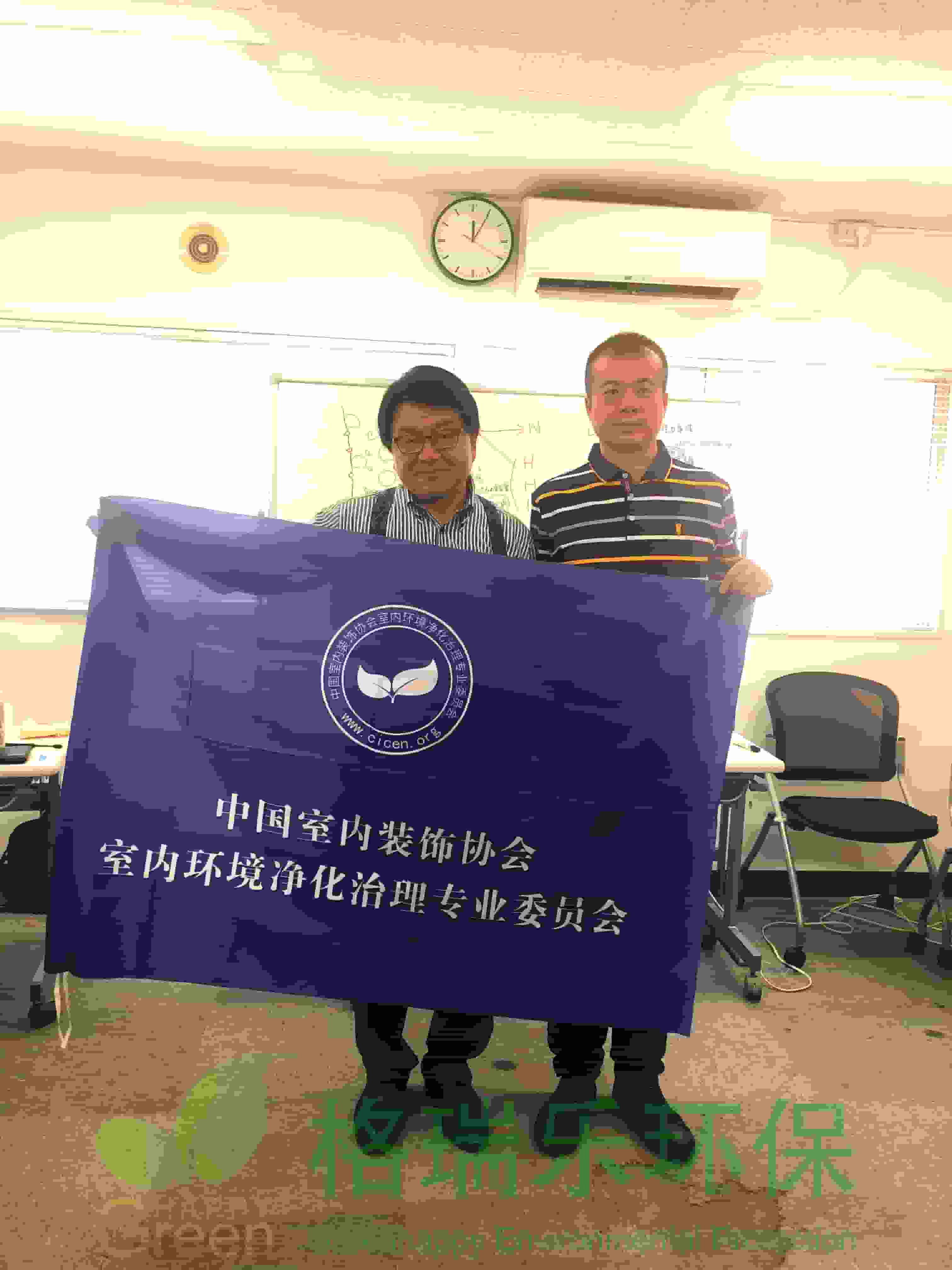 麻植康夫社長與格瑞樂環(huán)?？偨?jīng)理王貴軍先生合影