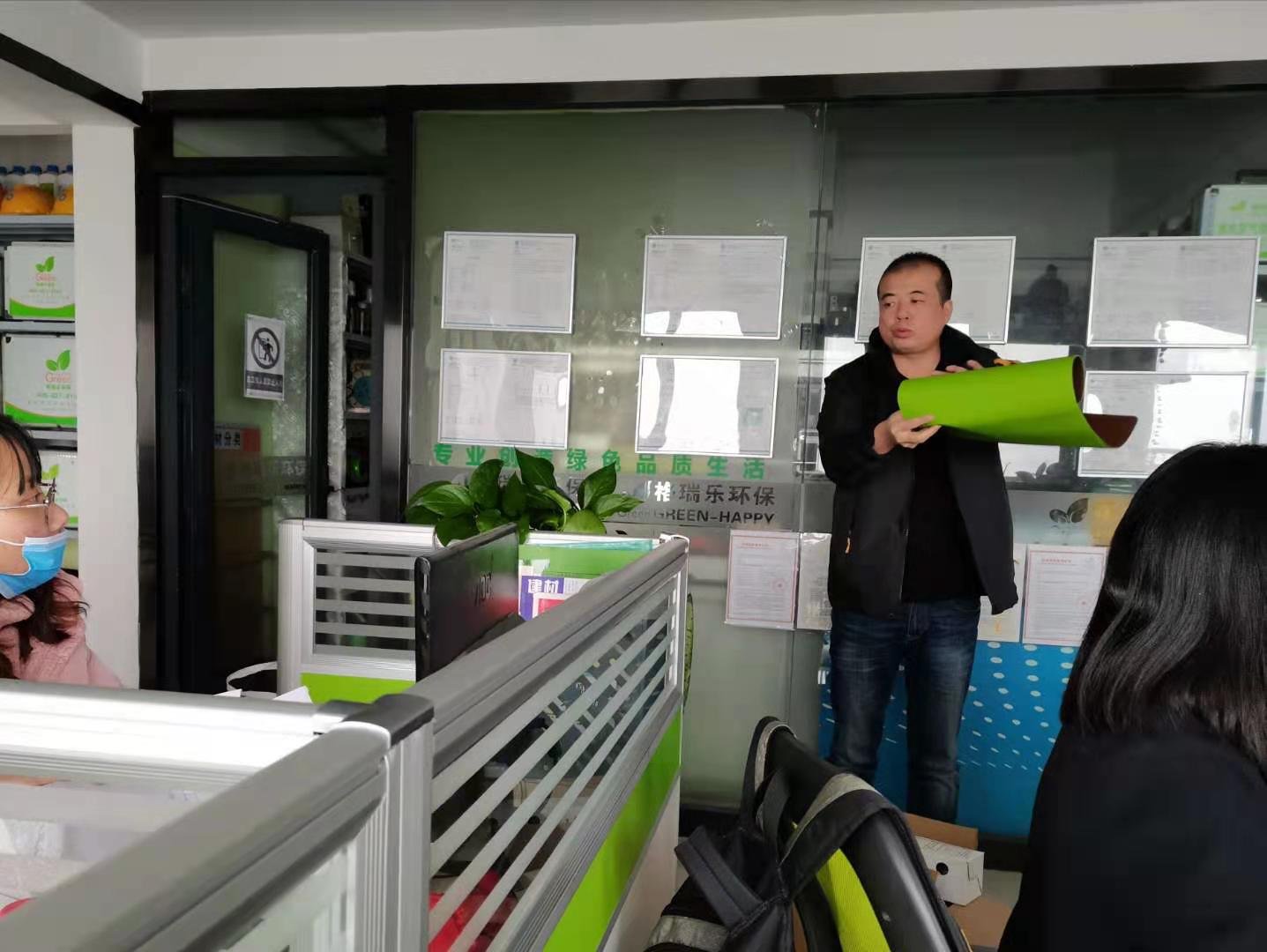 武漢除甲醛公司吃火鍋,身暖心更暖,武漢除甲醛公司吃火鍋,武漢除甲醛,室內(nèi)甲醛治理,武漢除甲醛除異味