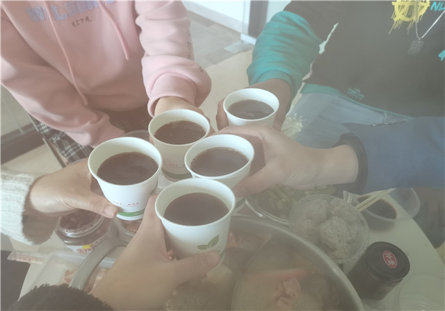 格瑞樂(lè)環(huán)保舉杯慶祝